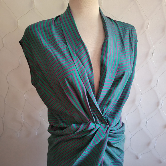 Vertigo Snap Waist Dress • Sleeveless • Striped • Size X-Small - Picture 3 of 7